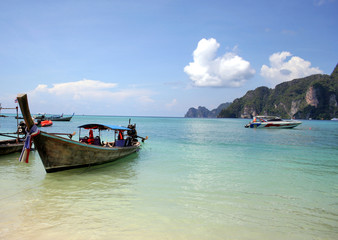 Naklejka na ściany i meble Thai boat in the ocean
