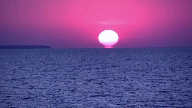 восход солнца в море