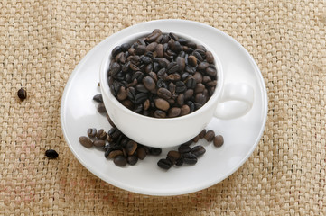 Tasa con granos de Café