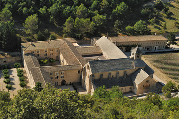 Fototapeta na wymiar provence,abbey de sennanque