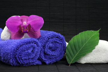Obraz na płótnie Canvas orchidee mit badetücher