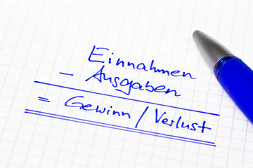 Einnahmen minus Ausgaben ist Gewinn oder Verlust