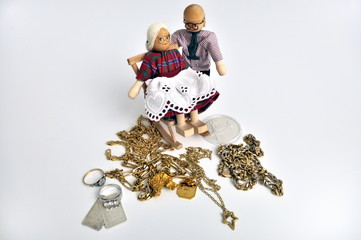 Oma und Opa verkaufen Goldschmuck