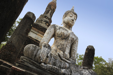 Fototapeta na wymiar sukhothai buddha statue temple ruins