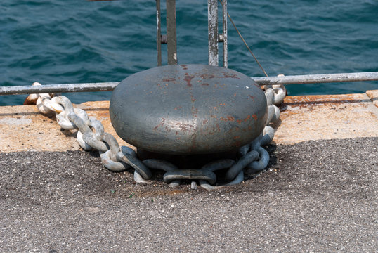 bitta per l'attracco di navi in porto