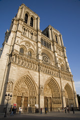 Fototapeta na wymiar Paris - Notre-Dame - fasada zachodnia