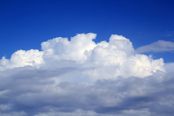 Cumulus clouds  sky under blue sky