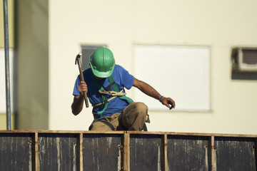 Bauarbeiter beim Schalungsbau
