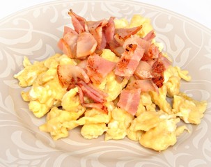 Huevos revueltos con bacon