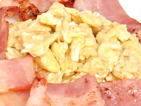 Huevos revueltos con bacon