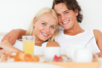 Obraz na płótnie Canvas Close up of a smiling couple having breakfast