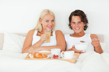 Obraz na płótnie Canvas Lovely couple having breakfast
