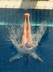 Salto desde trampolin
