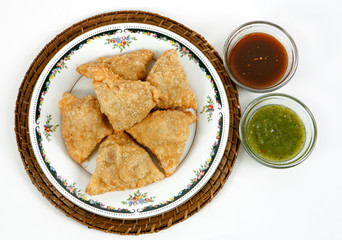 samosas with sauce