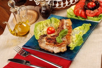 COSTATA DI MAIALE ED INSALATA