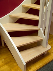 Fototapeta na wymiar Eleganckie schody drewniane