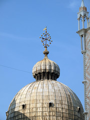 Fototapeta na wymiar Venice - the dome on the roof of the Basilica of St. Mark