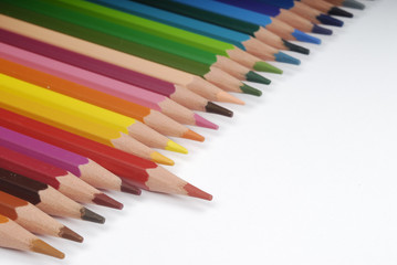 Lápices de colores encuadrados en diagonal