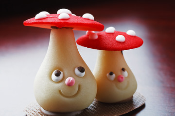 Fliegenpilze aus Marzipan