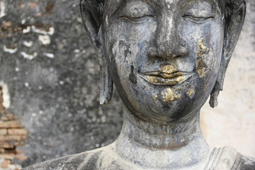 Fototapeta na wymiar buddhas face temple ruins sukhothai