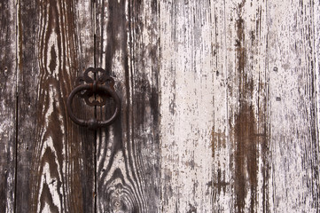 Porte ancienne en bois, peinture blanche