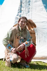 Foto auf Acrylglas Nordamerikanischer Indianer in voller Kleidung. Wiederaufbau © Shchipkova Elena
