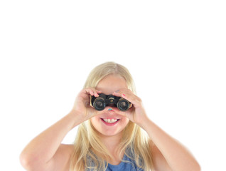 Lachendes M&auml;dchen mit Fernglas