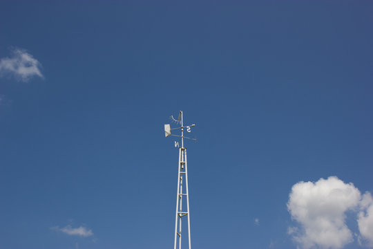 Pointer direction, wind speed