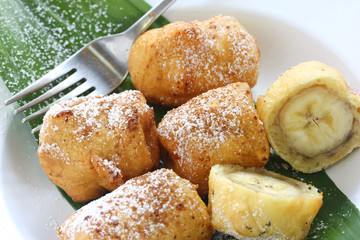 fried banana fritters , pisang goreng