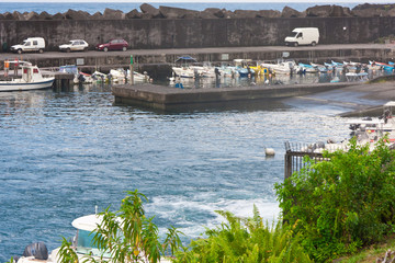 Fototapeta na wymiar port de pêche, Sainte Rose, île de la Réunion