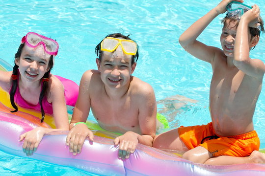 Children in swimming pool