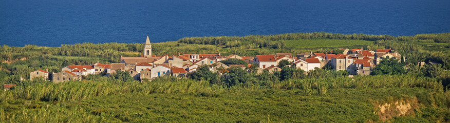 Fototapeta na wymiar Mediterranean village on Island of Susak, Croatia