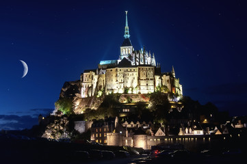 Fototapeta na wymiar Mont Saint Michel w nocy