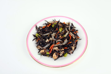 小皿に乗せたヒジキ煮