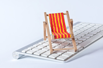 Tastatur mit Liegestuhl