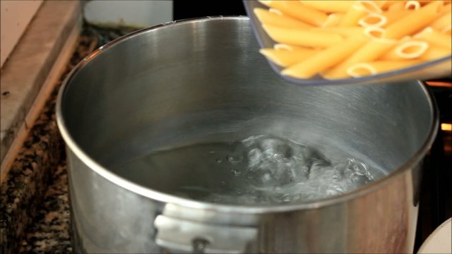 cook pasta: "pennette"