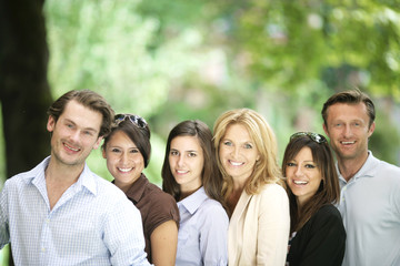 junge Gruppe im Park