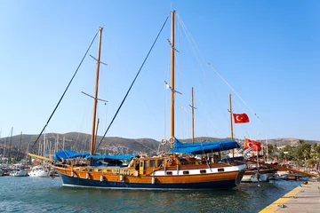 Zelfklevend Fotobehang Afgemeerd jacht, Bodrum, Turkije © RVC5Pogod