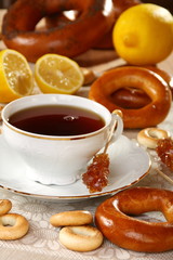 Tea with lemon and bagels.