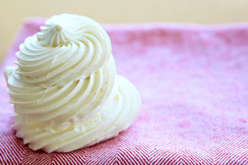 Obraz na płótnie Canvas Tasty white meringue on a napkin.