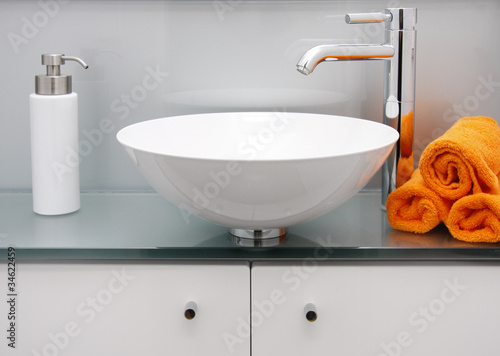 "Modernes Bad - Waschbecken & Armatur" Stockfotos und lizenzfreie