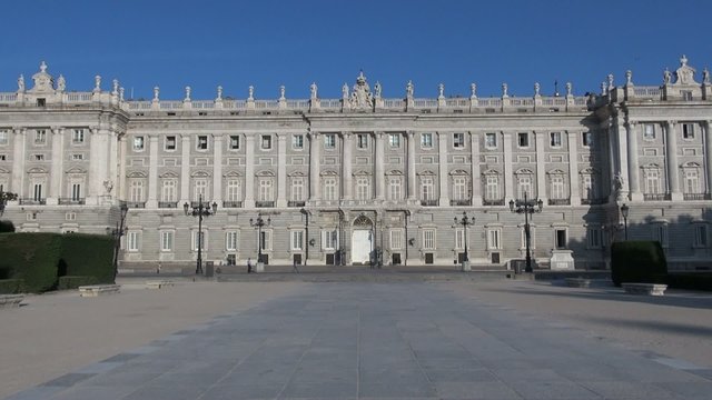 Madrid Royal Palace front 60