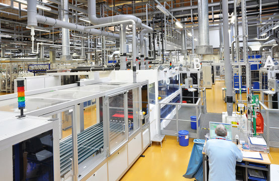 High Tech industrie factory // Industriebetrieb Solarzellen
