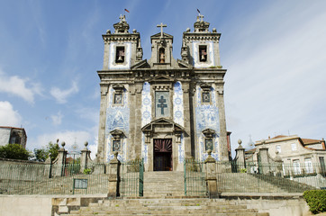 Fototapeta na wymiar santo ildefonso church in porto portugal