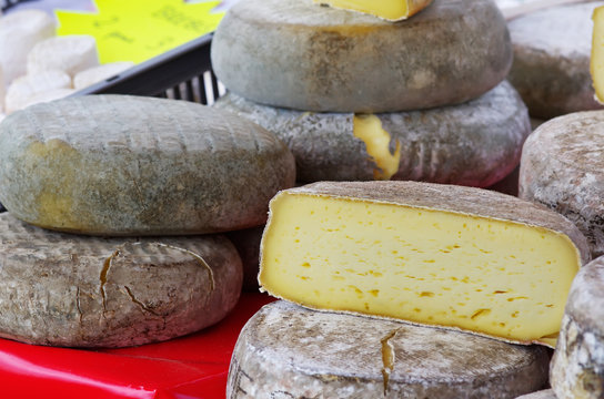 tomme,savoie,alpes,sp&eacute;cialit&eacute;,bauges,aliment