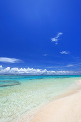 紺碧の青い空と美しい海