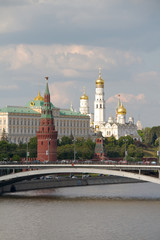 Obraz premium Famous Moscow Kremlin and Moskva river, Russia