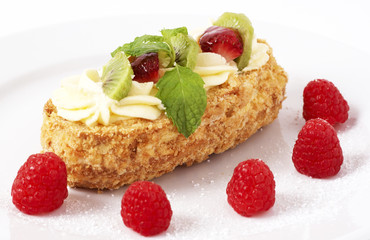 Fruit boat cake with raspberries