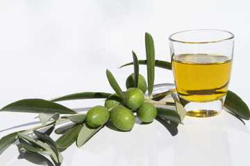 huile d'olive et ses olives