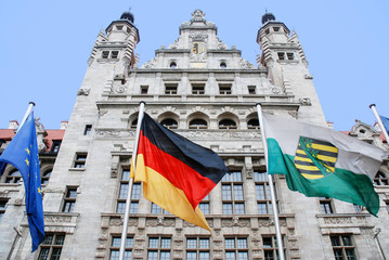 Leipzig, neues Rathaus mit Flaggen von Sachsen, Deutschland, Europa - Leipzig, Germany, new city...
